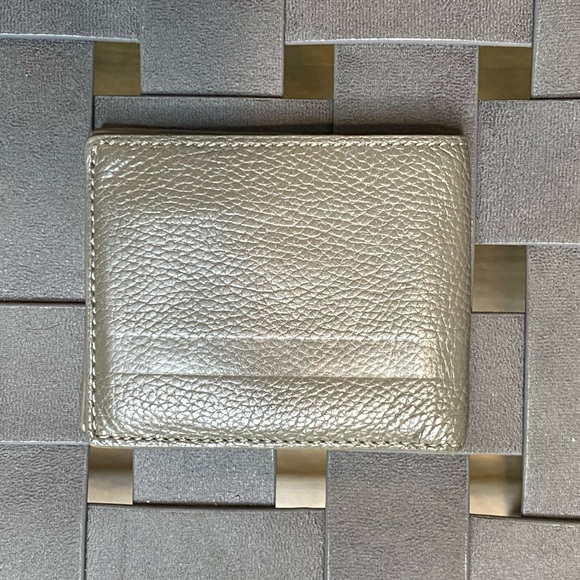 Coach Men’s Leather Wallet, Pre-Owned, Great Condition. 6 Card Slots. - Picture 3 of 6